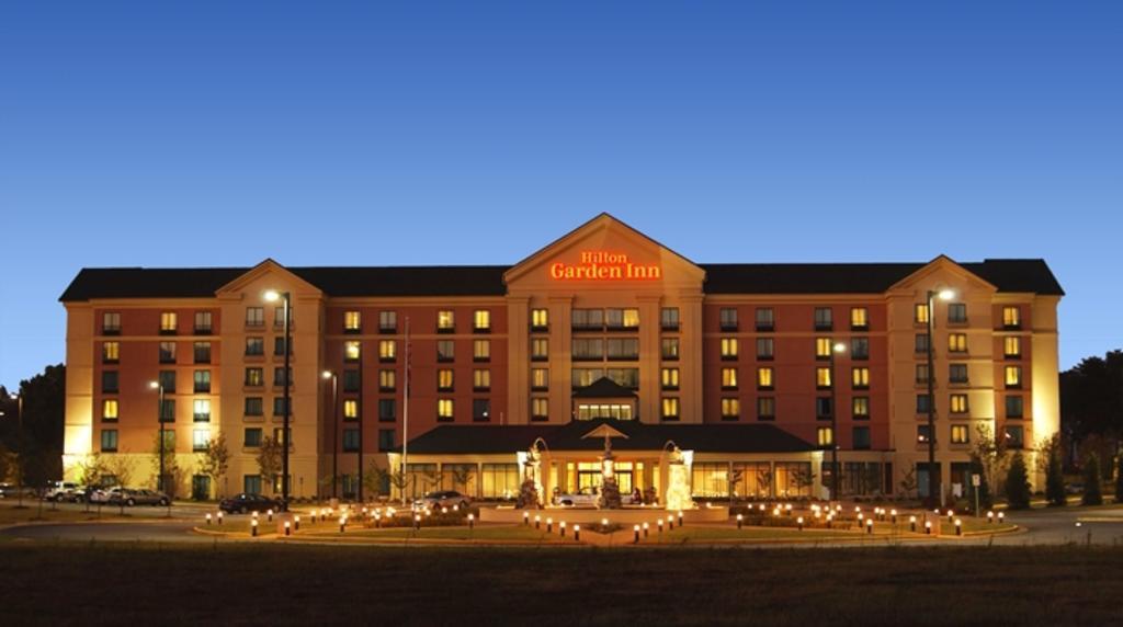 Hilton Garden Inn Atlanta Airport/Millenium Center Exterior photo